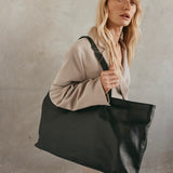 Vestirsi XL Mia Leather East West Slouchy Tote | Black