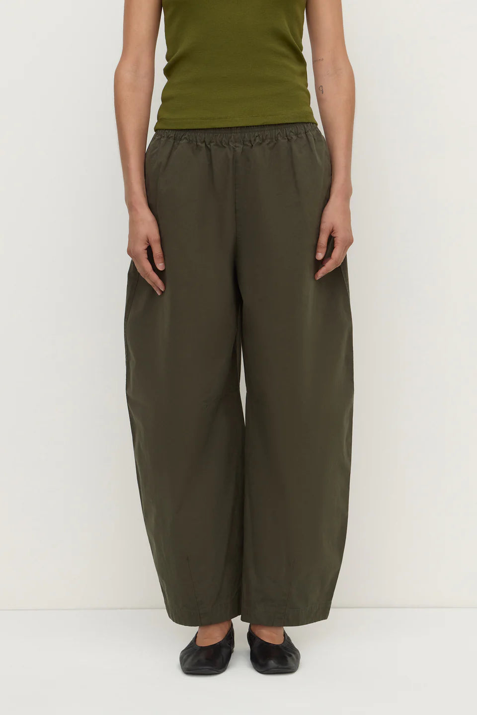 Assembly Label Lola Barrel Pant | Dark Military (PRE-ORDER)