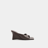 NiLS by NUDE LUCY Shiva Leather Wedge | Sumac